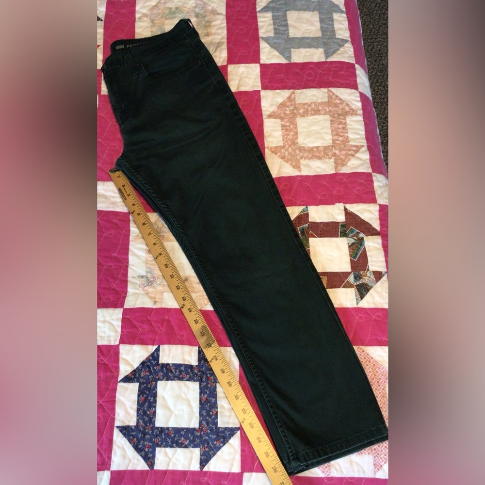 Levi Performance Jeans. - Picture 2 of 6